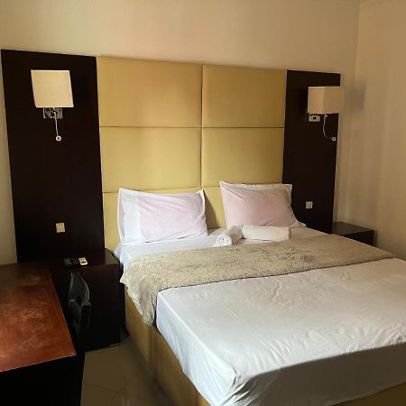Guest House La Plaza Luanda Extérieur photo